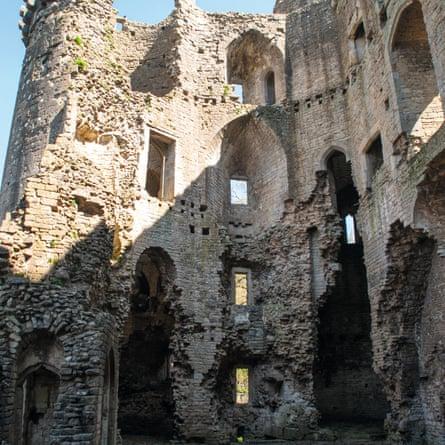 Nunney CastlNunney Castle, Nunney, Somersete